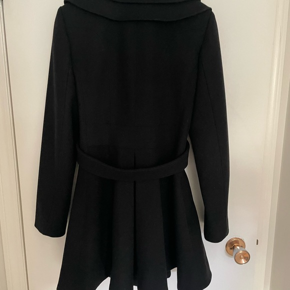 Black car coat; laundry by Shelli Segal. Size 8, excellent condition. - Picture 10 of 11